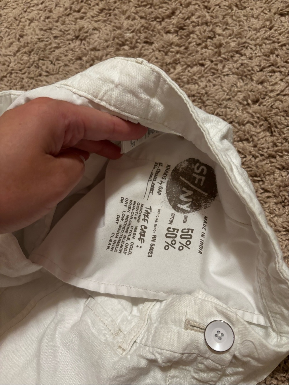 GAP White Roll-Up Khaki Shorts - Picture 3 of 5